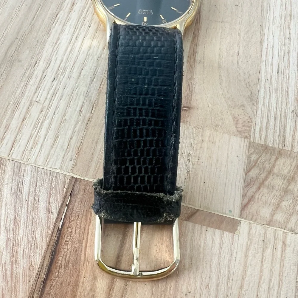Citizen quartz black dial gold tone dress watch NEW BATTERY
